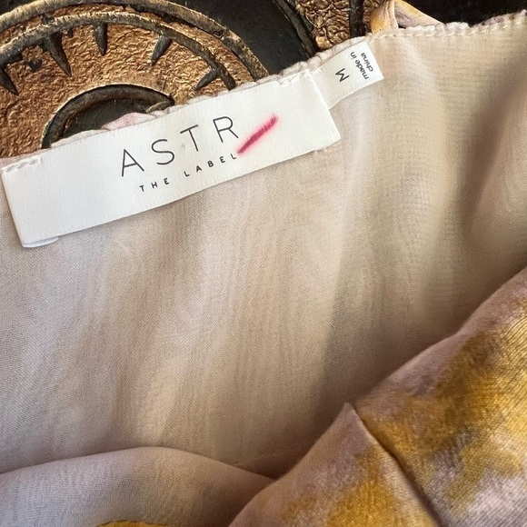 ASTR THE LABEL yellow tie dye mini dress size M EUC - Picture 8 of 9
